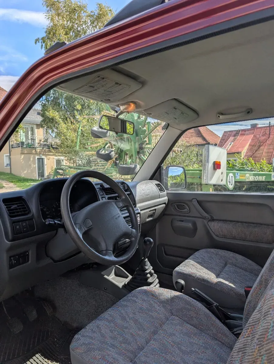 Suzuki Jimny 1999 photo 2