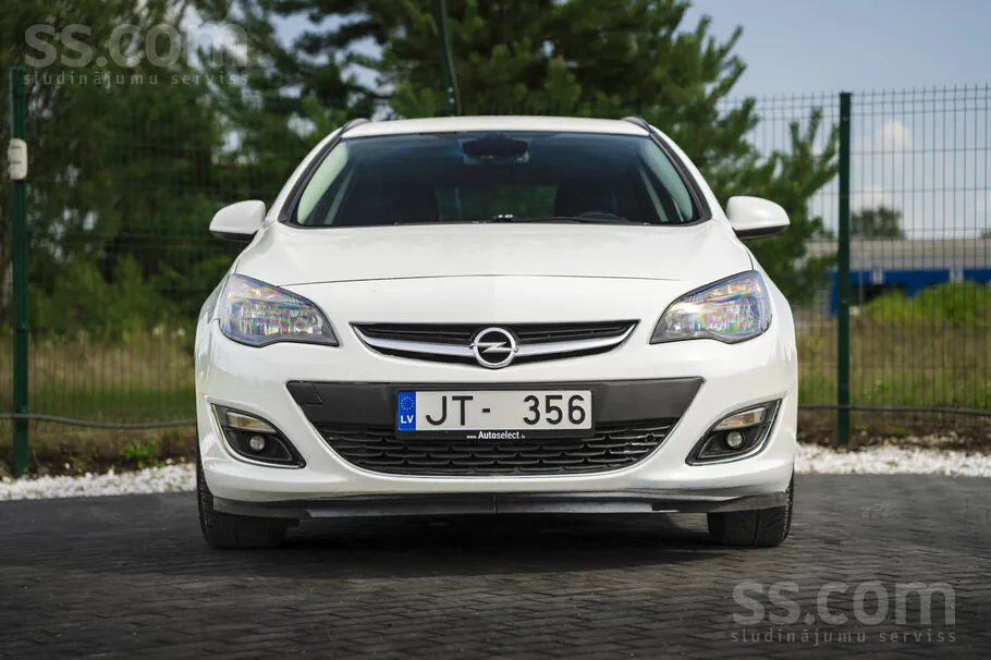 Opel Astra 2014 photo 2