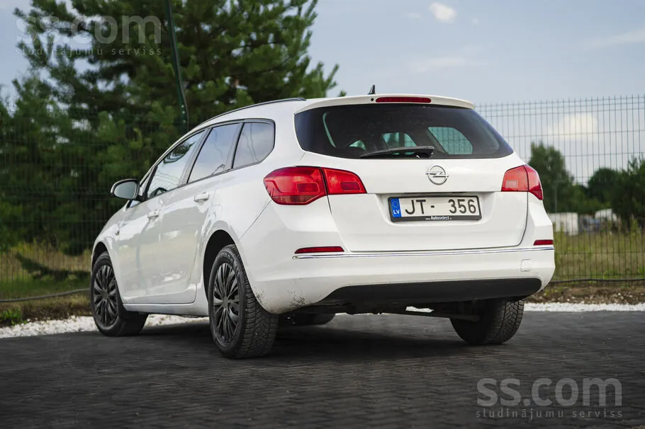 Opel Astra 2014 photo 4