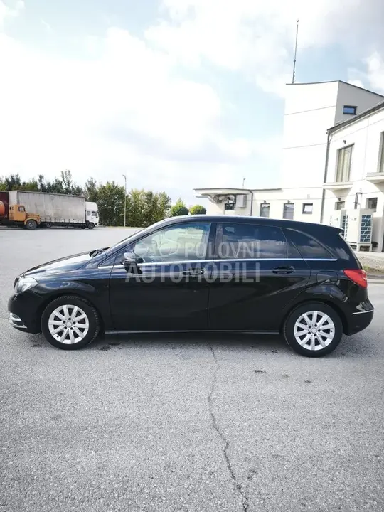 Mercedes-Benz B 200 2015 photo 3