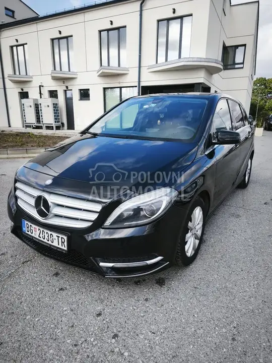 Mercedes-Benz B 200 2015 photo 2