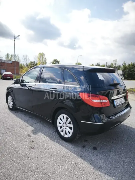 Mercedes-Benz B 200 2015 photo 4