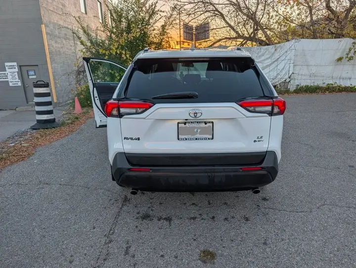 Toyota Rav4 2025 photo 3