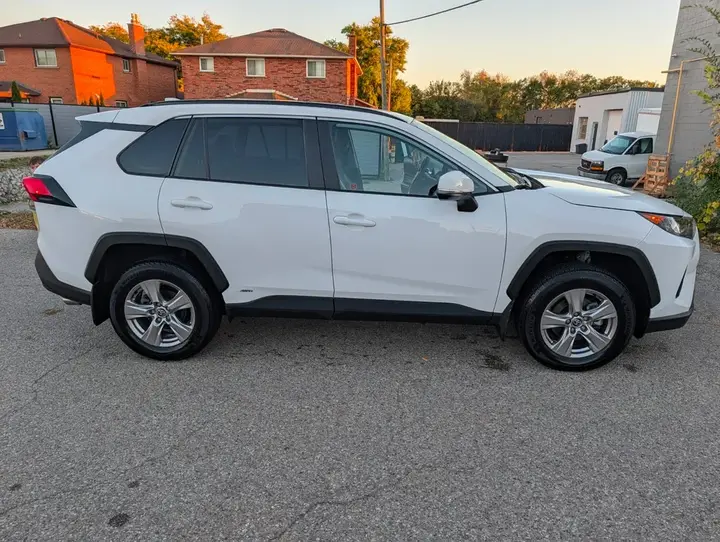 Toyota Rav4 2025 photo 2