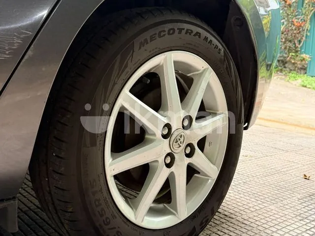 Toyota Aqua 2012 photo 2