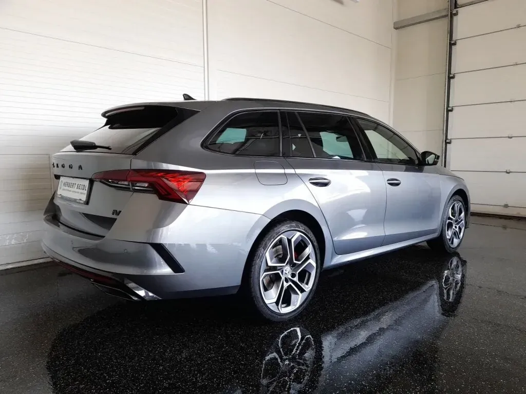 Skoda Octavia 2023 photo 2