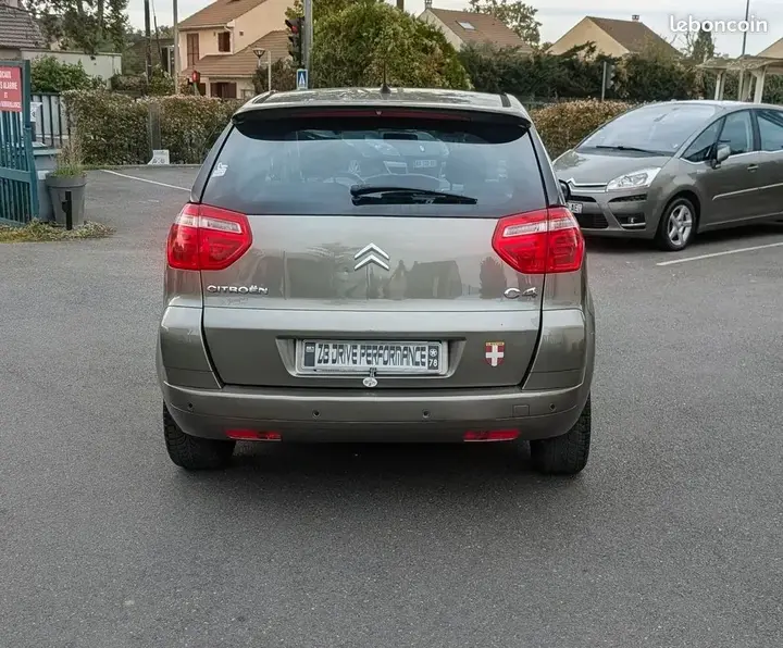 Citroen C4 Picasso 2010 photo 4