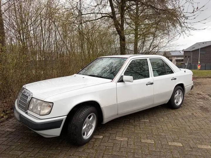 Mercedes-Benz E300