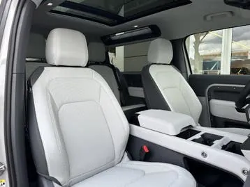 Land Rover Defender 2026 photo 3