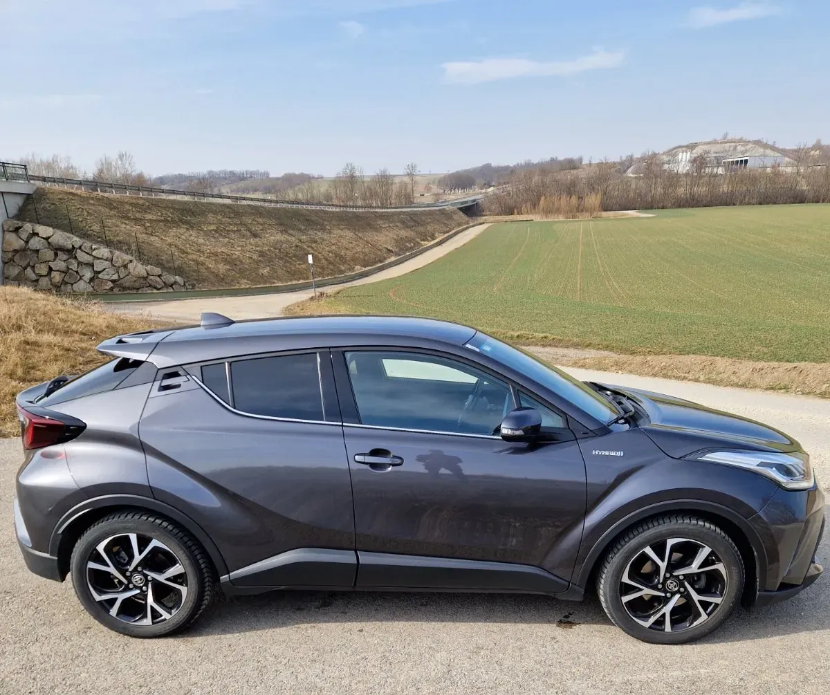 Toyota C-Hr 2019 photo 2