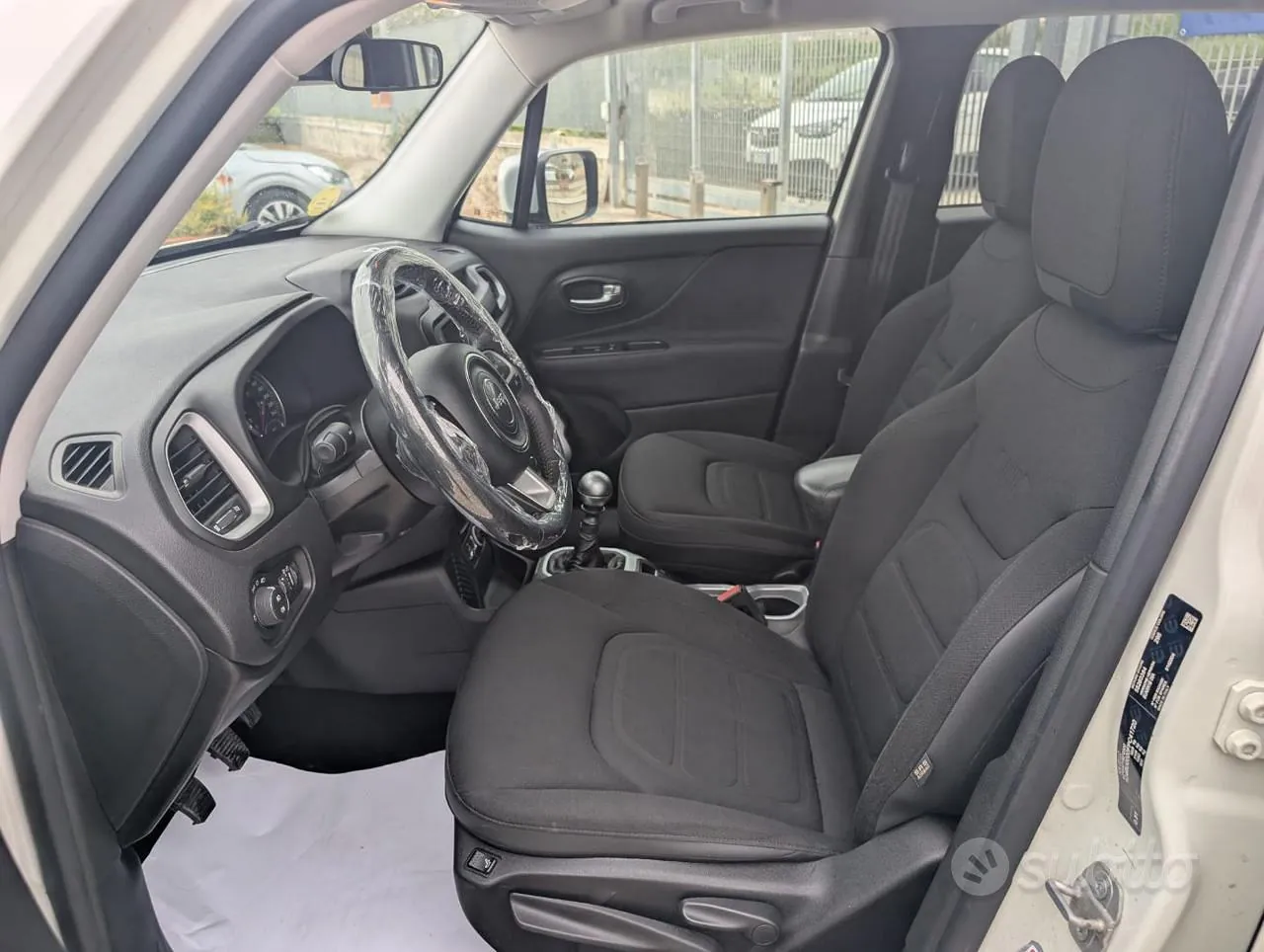 Jeep Renegade 2015 photo 5