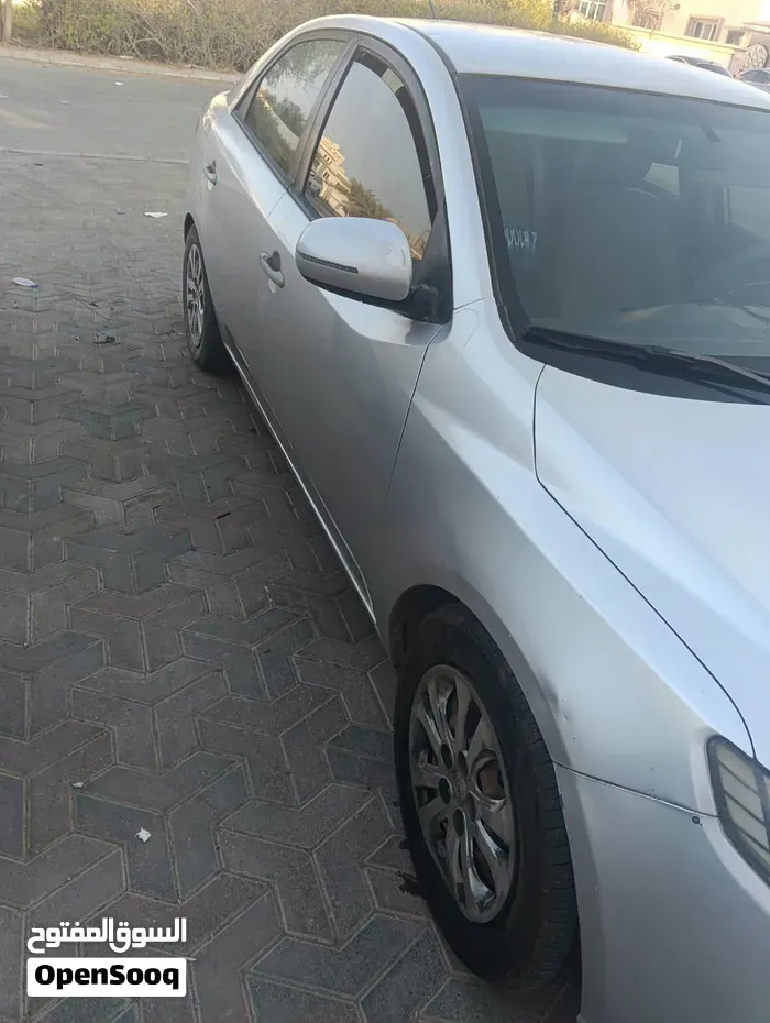 Kia Cerato 2011 photo 2