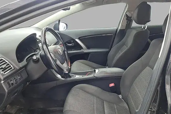 Toyota Avensis 2012 photo 5