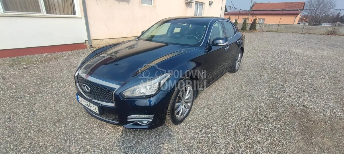 Infiniti Q70