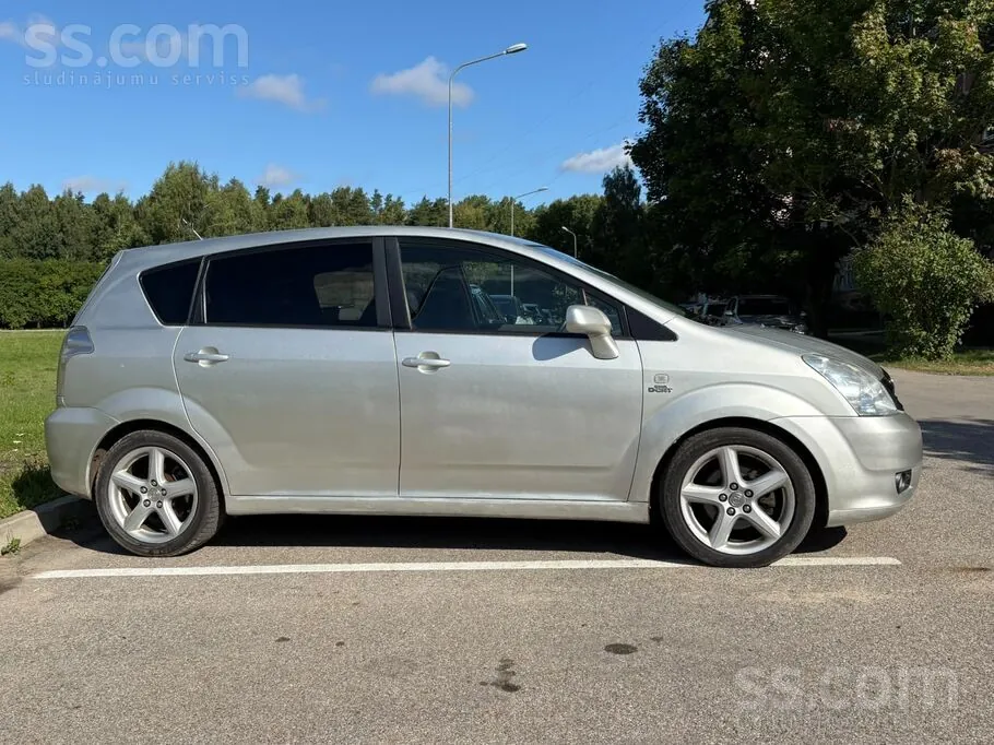 Toyota Corolla Verso 2005 photo 2