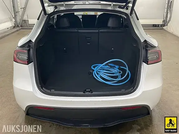 Tesla Model Y 2023 photo 4