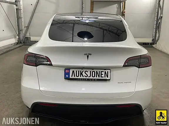 Tesla Model Y 2023 photo 3