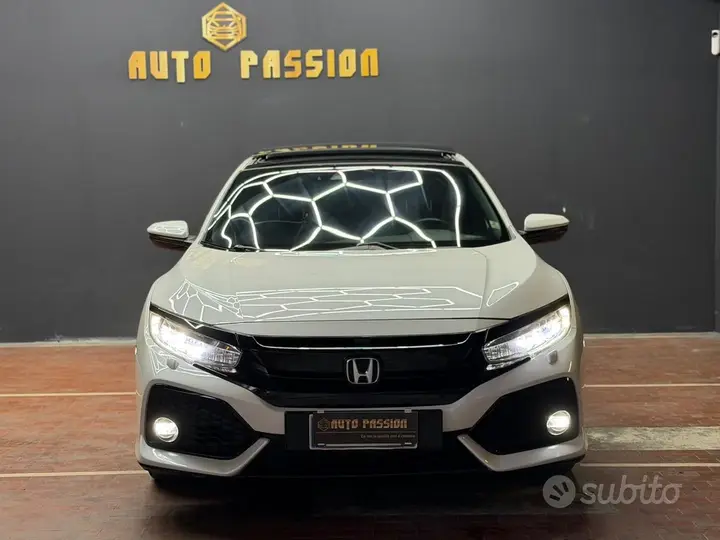 Honda Civic 2018 photo 2