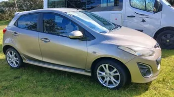 Mazda 2 Sport 2010 photo 3
