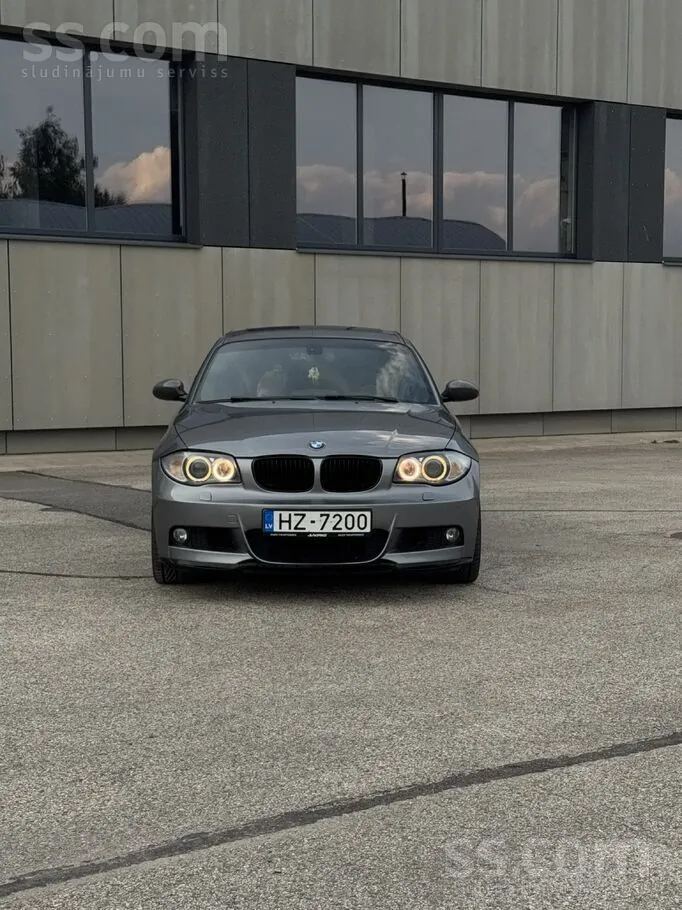 BMW 1 Series 2009 photo 2