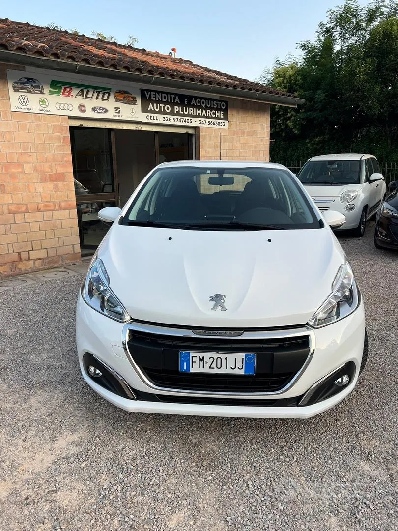 Peugeot 208 2018 photo 3