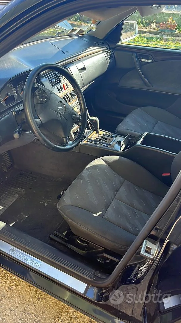 Mercedes-Benz E 270 2000 photo 4
