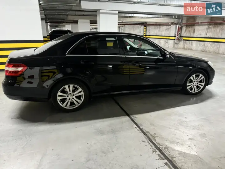 Mercedes-Benz E-Class 2012 photo 4