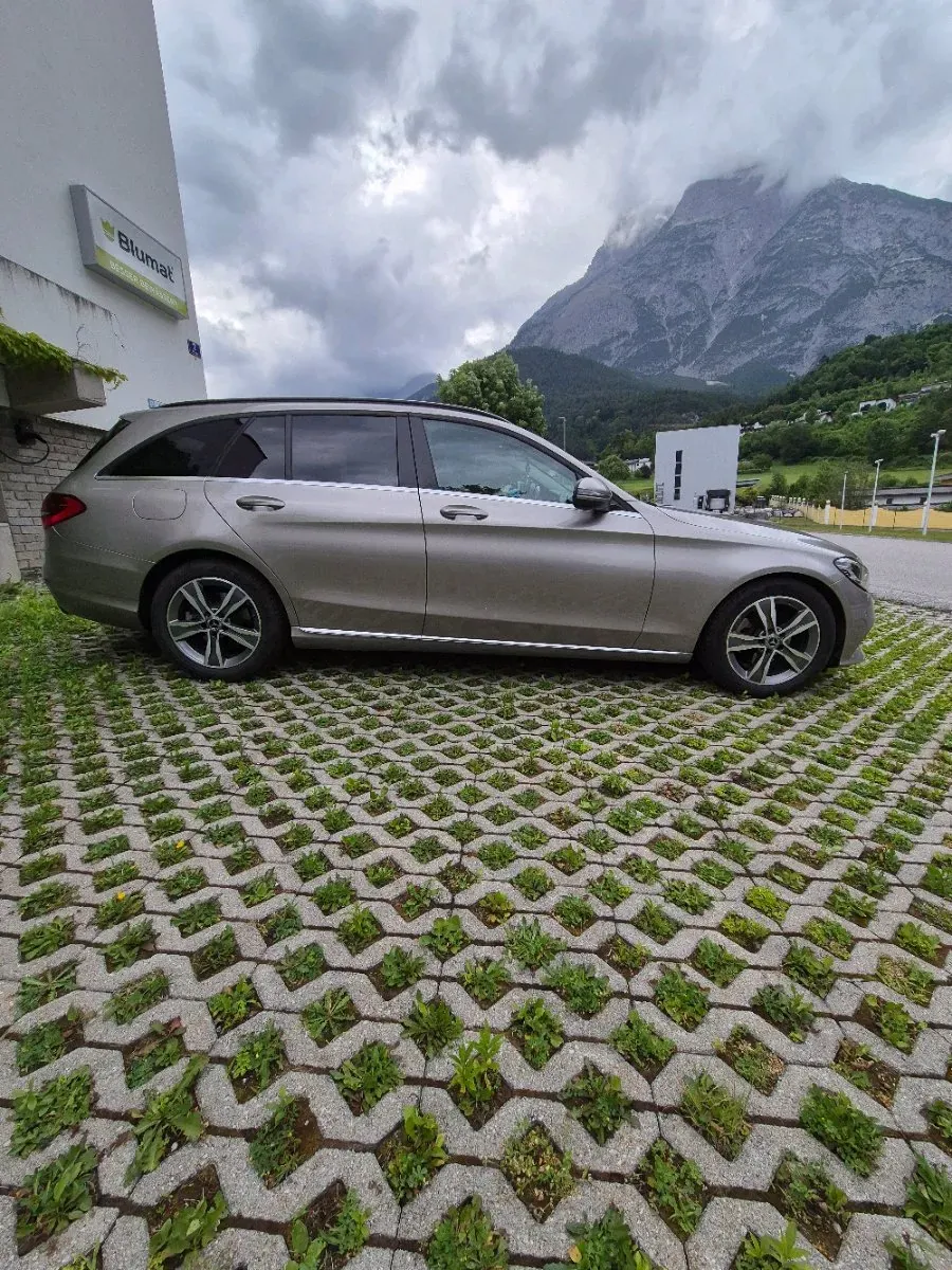 Mercedes-Benz C-Class 2019 photo 3