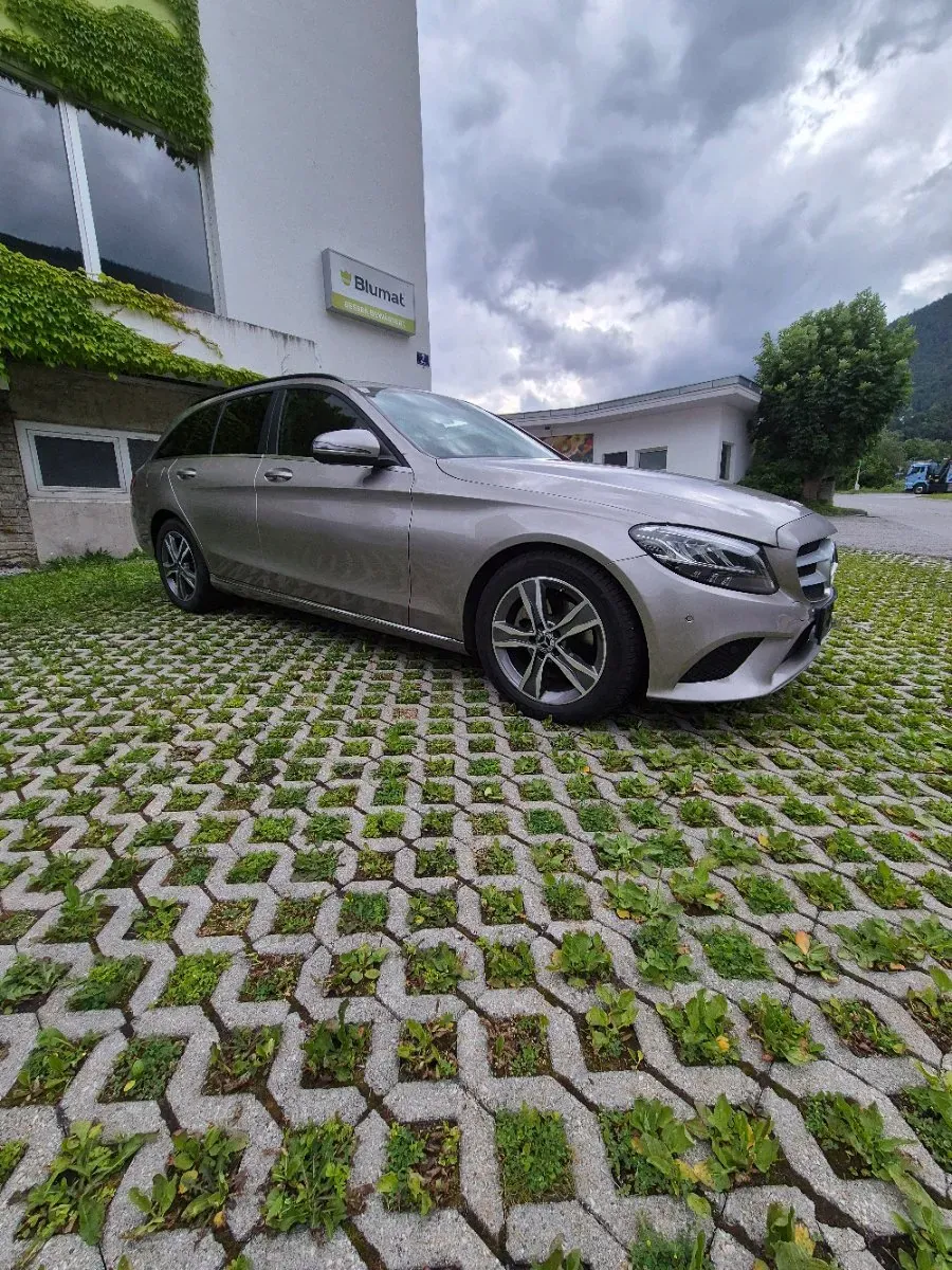 Mercedes-Benz C-Class 2019 photo 2