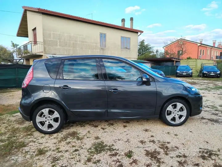 Renault Scenic 2010 photo 4