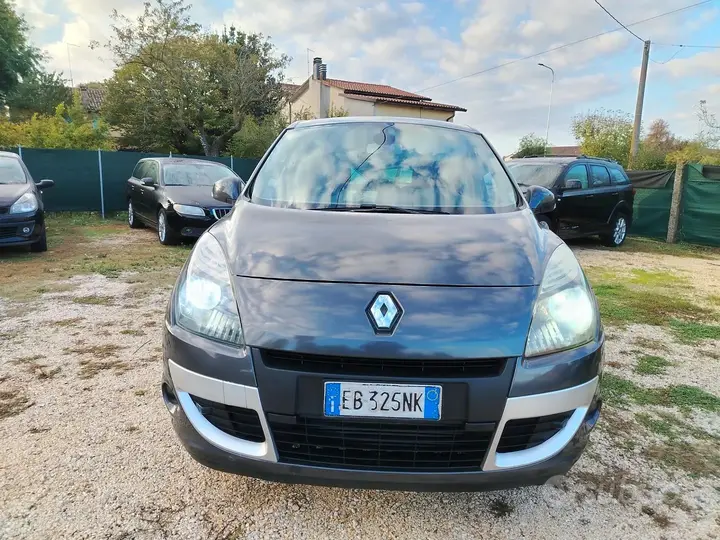 Renault Scenic 2010 photo 2