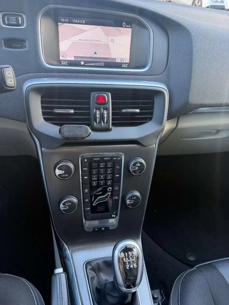 Volvo V40 2012 photo 3