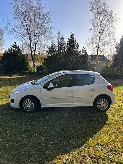 Peugeot 207 2012 photo 3