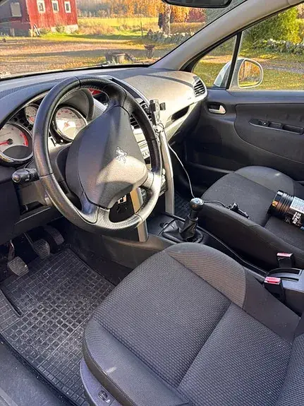Peugeot 207 2012 photo 5