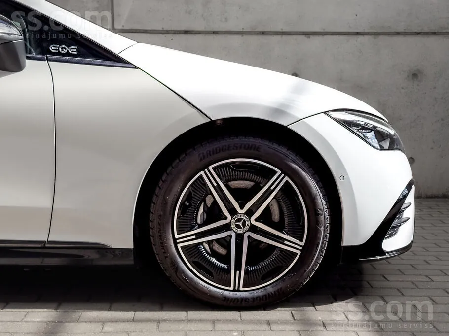 Mercedes-Benz Eqe 300 Amg 2025 photo 5