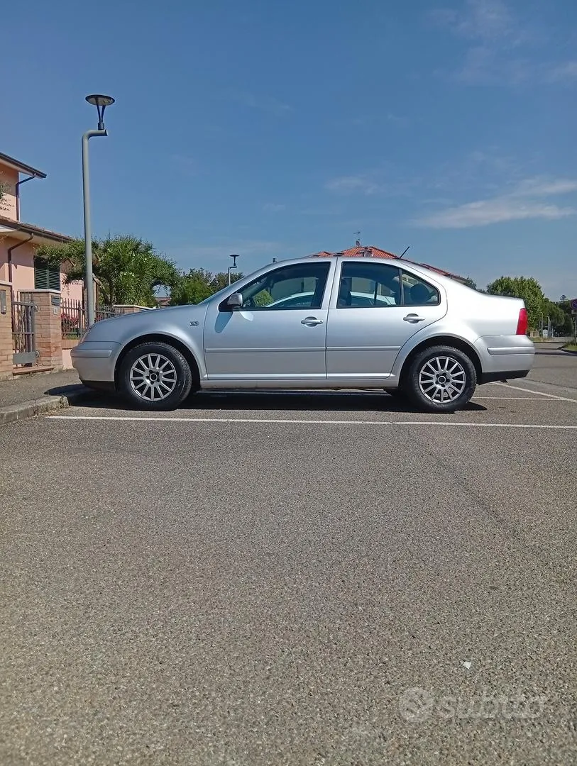 Volkswagen Bora 2003 photo 2