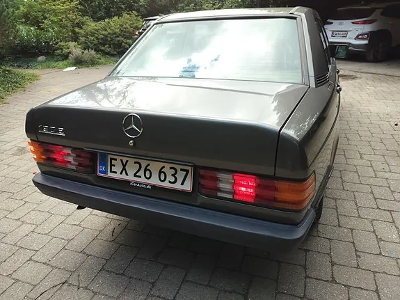 Mercedes-Benz 190 E 1984 photo 3