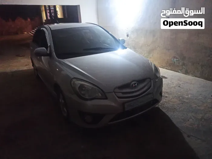 Hyundai Verna 2010 photo 2