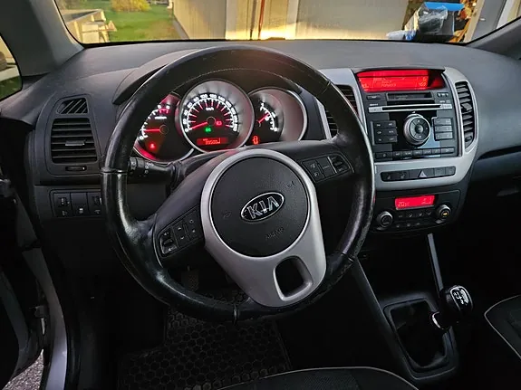Kia Venga 2015 photo 3