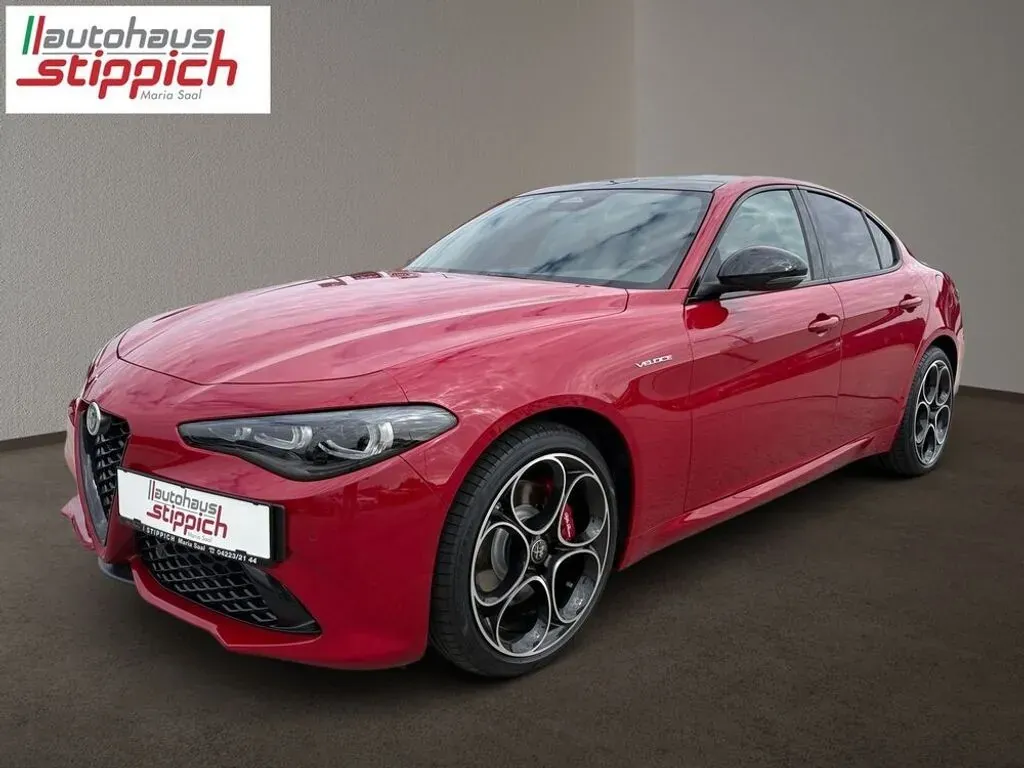 Alfa Romeo Giulia photo 2