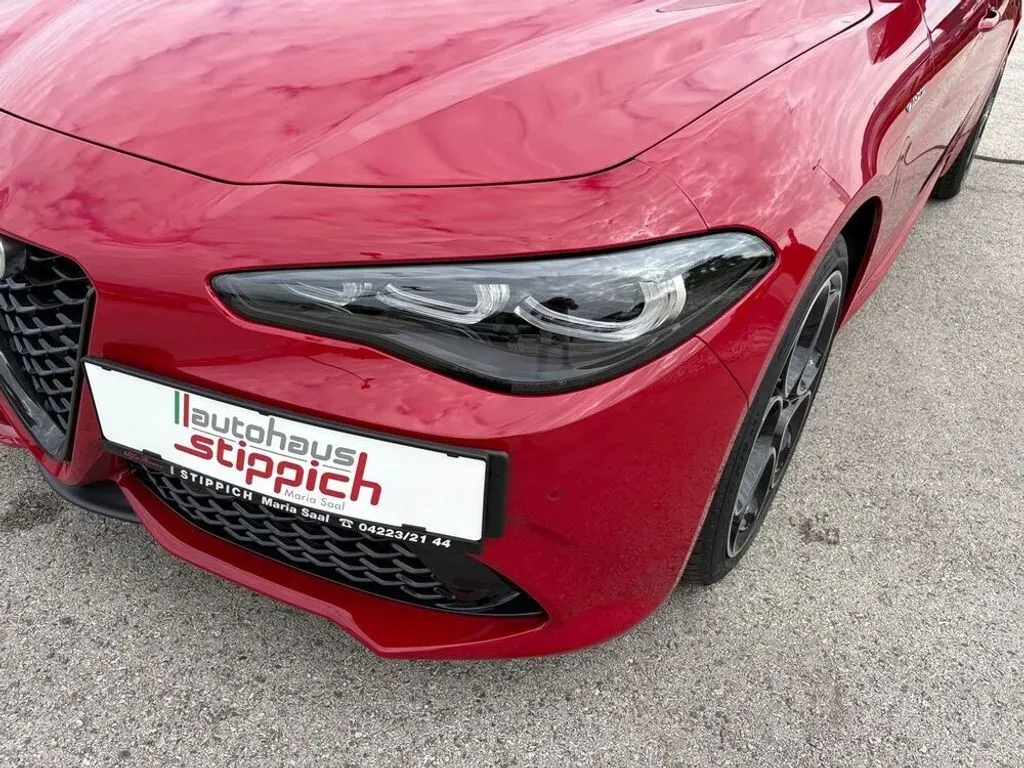 Alfa Romeo Giulia photo 3