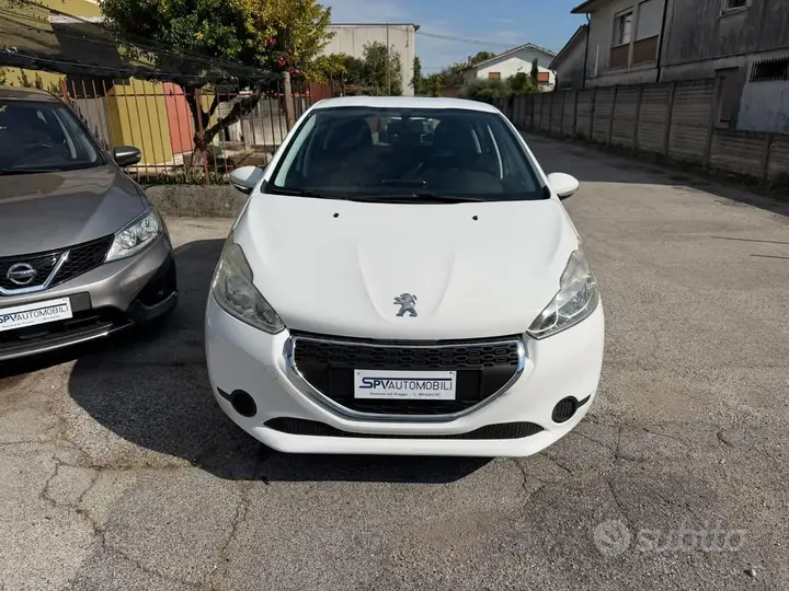 Peugeot 208 2015 photo 2
