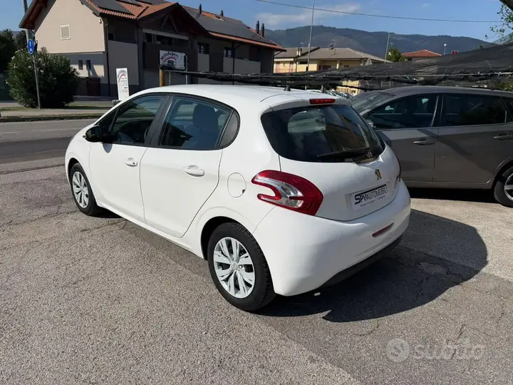 Peugeot 208 2015 photo 4