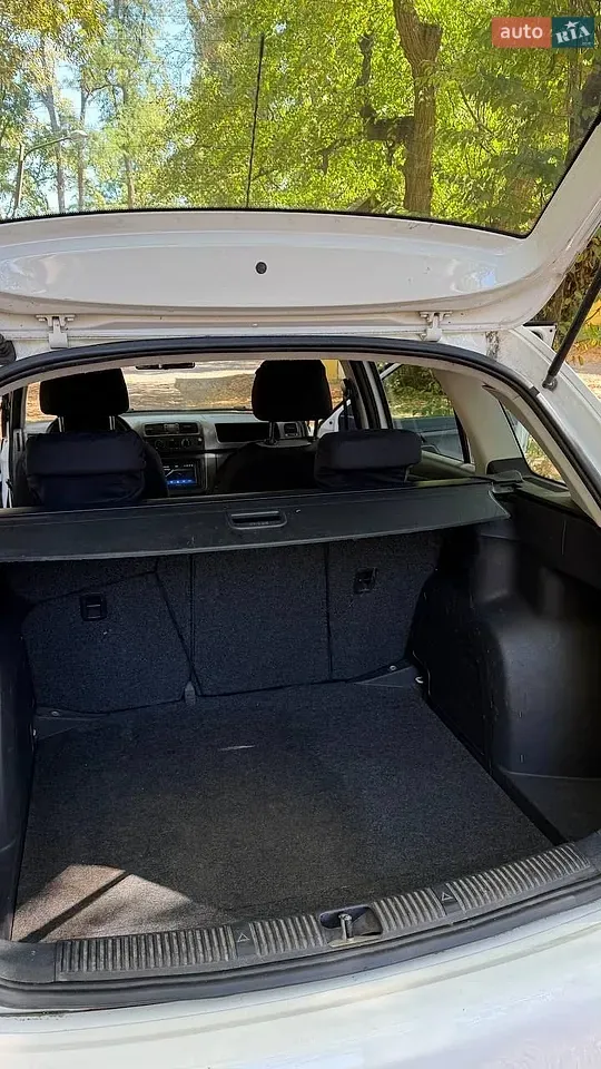 Skoda Fabia 2010 photo 3