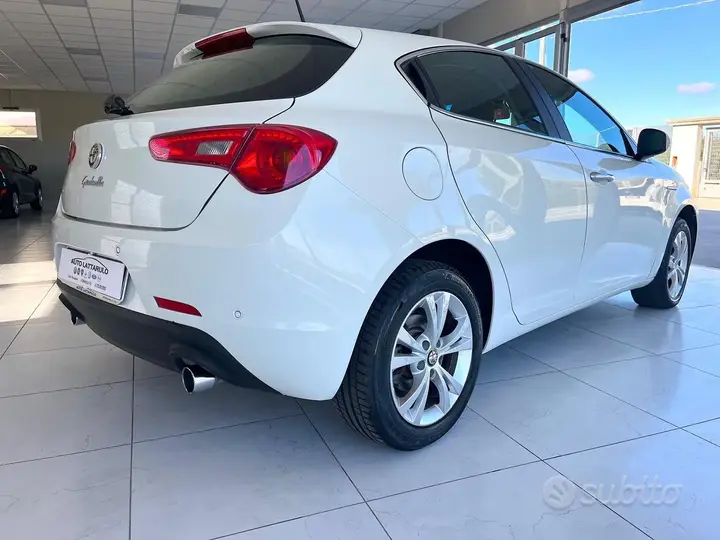 Alfa Romeo Giulietta 2011 photo 5