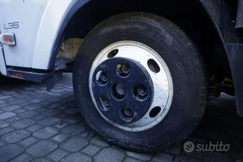 Isuzu N-Evolution 2012 photo 2