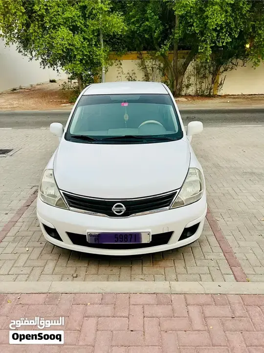 Nissan Tiida 2012 photo 2