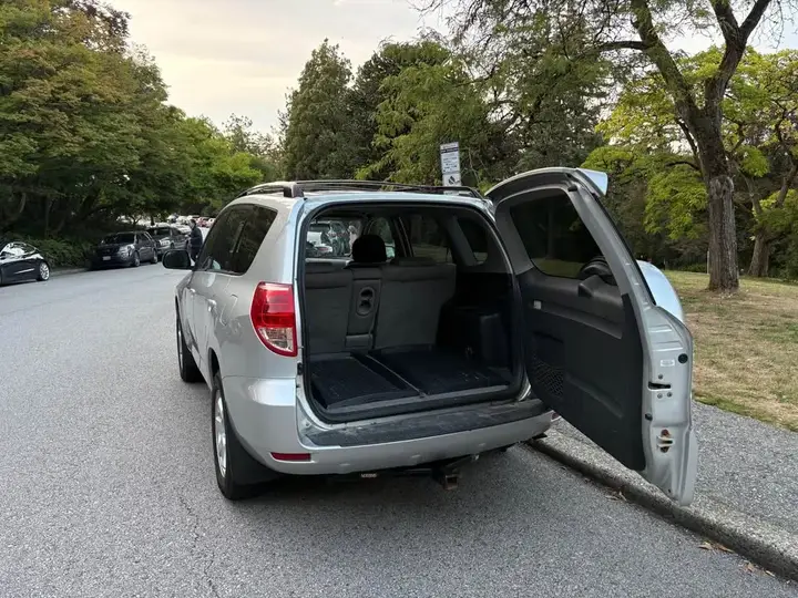 Toyota Rav4 2007 photo 4