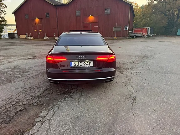 Audi A8 2014 photo 4