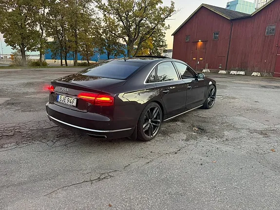 Audi A8 2014 photo 2